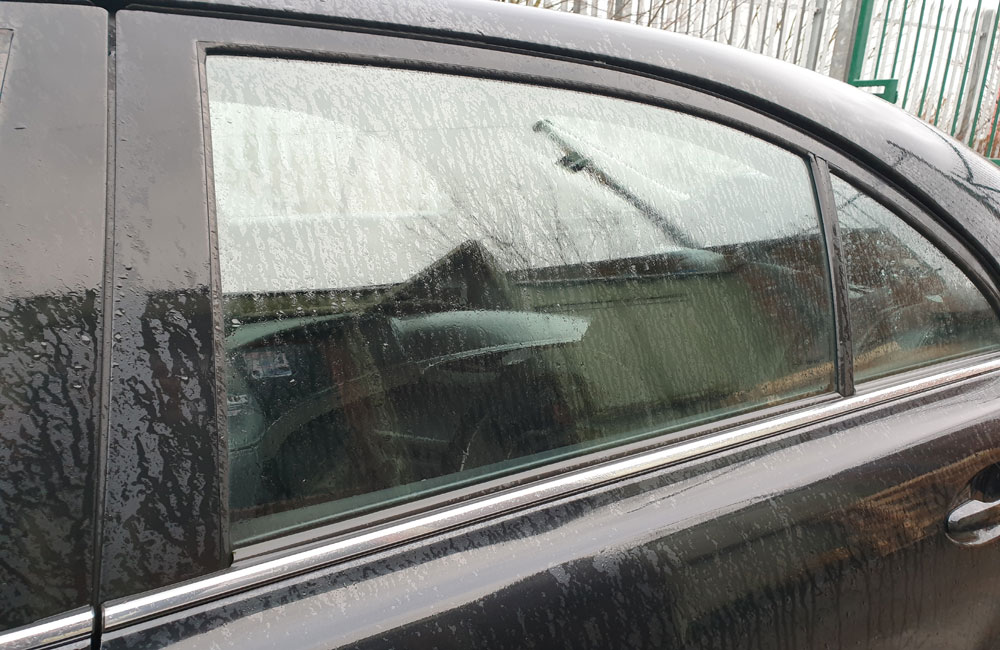 Toyota Avensis TR D-4D Door window glass passenger side rear